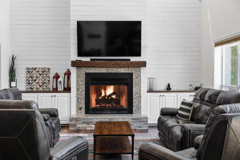 Family Pool Cozy Fireplace Hot Tub & Stunning Views - B&B New Braunfels