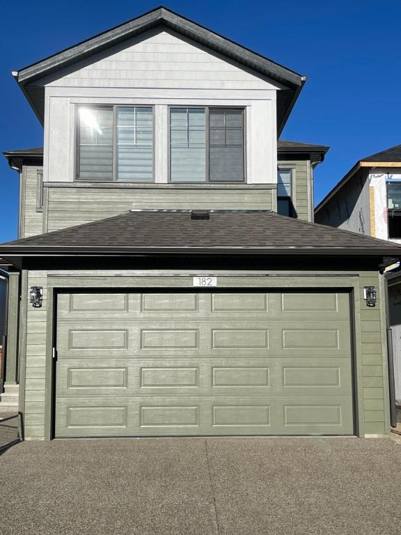 Exquisite 4BR & 3 Baths 2000sqft Home - B&B Calgary