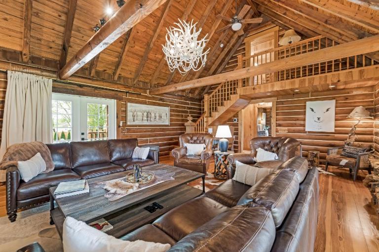 3BR Luxury Log Cabin Near Franklin - Bed and Breakfast Thompson's Station