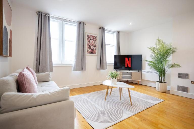 Central | Stylish 1BR Apt near Cardiff Castle - Ferienwohnung Cardiff
