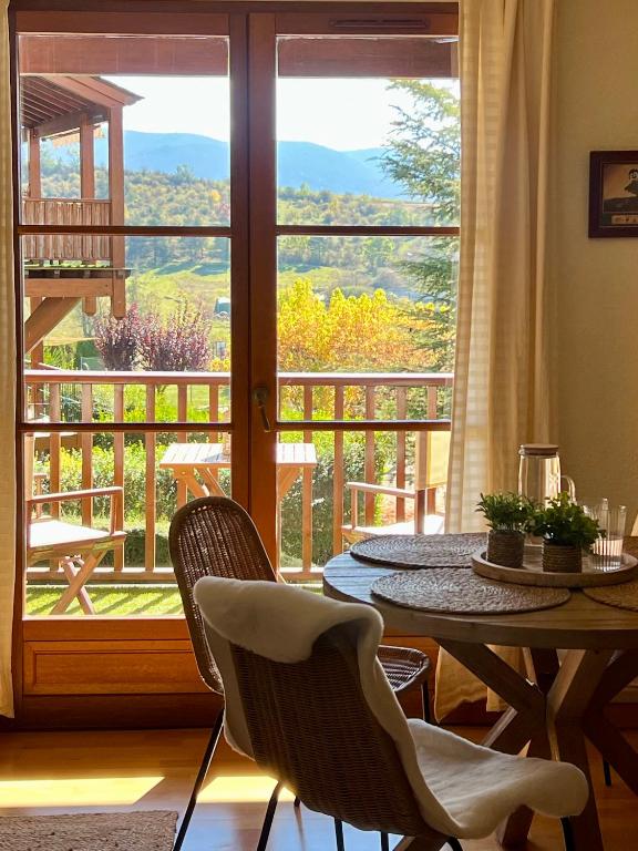 Refugi La Cerdanya, Ski and Pool La Cerdaña - B&B la Guingueta d'Ix