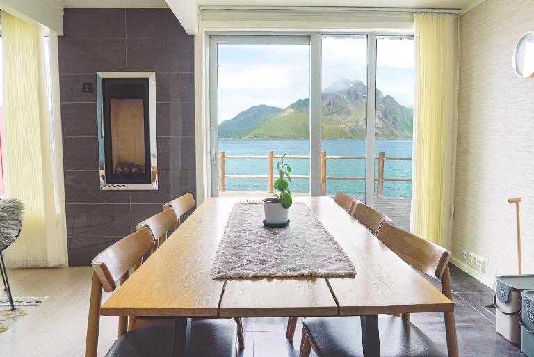 Modern seafront cabin with sauna 8 mins to Leknes - Ferienwohnung Storeidet