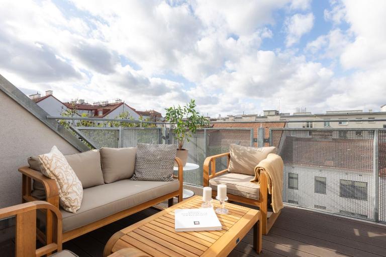 ROOF No 51 - Superior Sky Suite with Terrace and AC - Ferienwohnung Wien