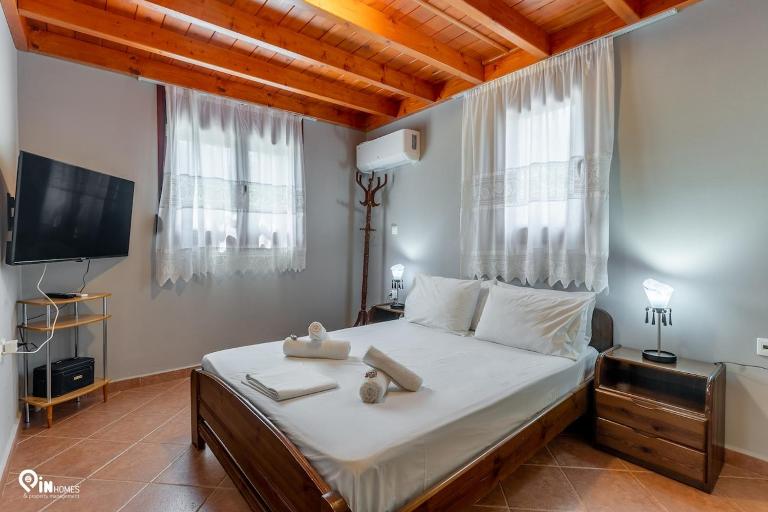 Myrsini's House - Neapoli Garden & Grove Retreat - Bed and Breakfast Sklavoúna