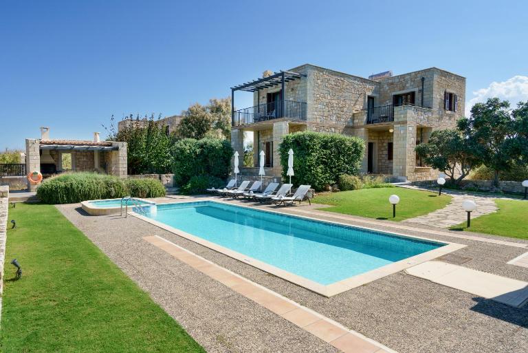 Stone Built Private villa Emerald with pool, 30m to Beach & BBQ! - Ferienwohnung Rapaniana