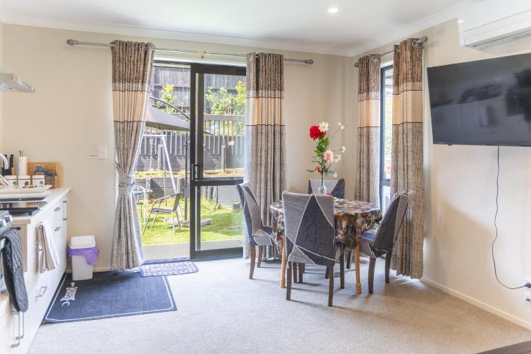 New two Bedroom house attached to main house - B&B Pukekohe East