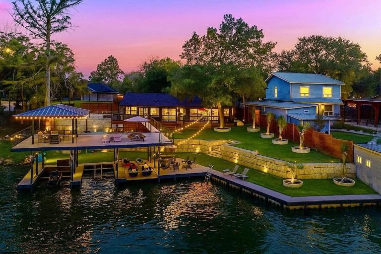 Lakefront Luxury Home in Texas Hill Country With scenic views and loaded with amenities - Chambres d'hôtes New Braunfels