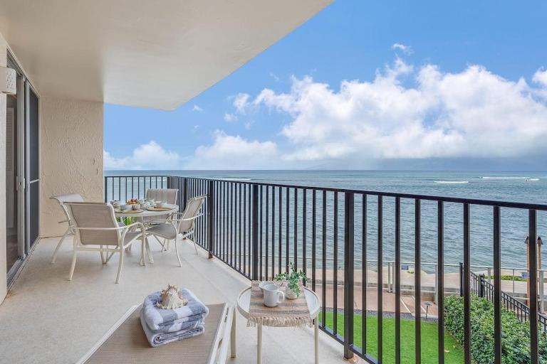 Hololani B204 · HL B204 Beachy Chic Updated OceanFront 2BD - B&B Kahana