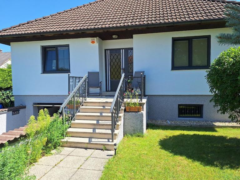 House with garden close to Vienna & Airport - Chambres d'hôtes Maria Ellend