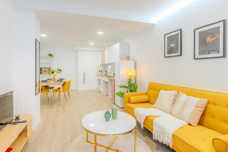 Casa Girasol - Spacious Stay Near Valencia Center - B&B Valencia