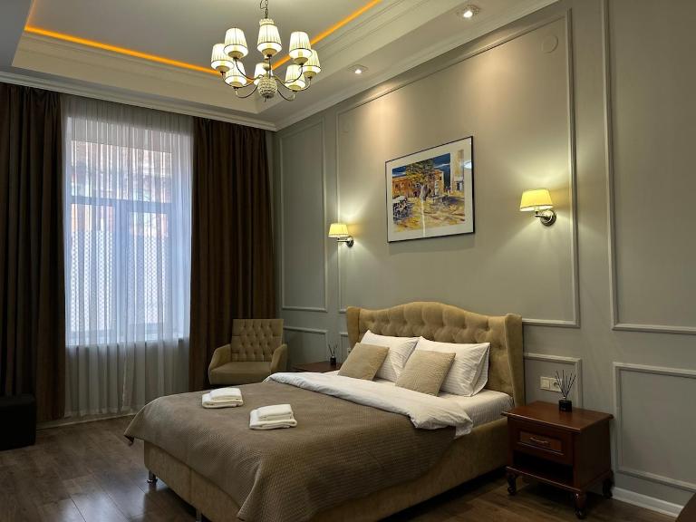 Kobylyanskaya Street Premium Apartment in City Center - Ferienwohnung Tschernowitz