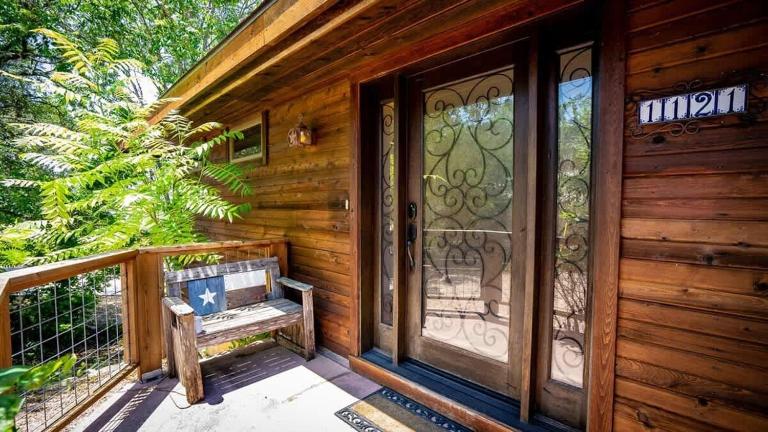 Riverfront Family Home with Game room and Water Activities - B&B Canyon Lake
