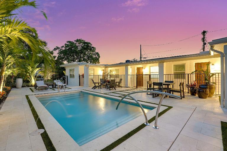 Remodeled Downtown Apartment #1 - Bed and Breakfast West Palm Beach