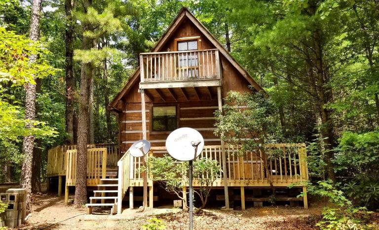 Romantic Log Cabin with Hot Tub near Cherokee National Forest, Tennessee - B&B Coker Creek