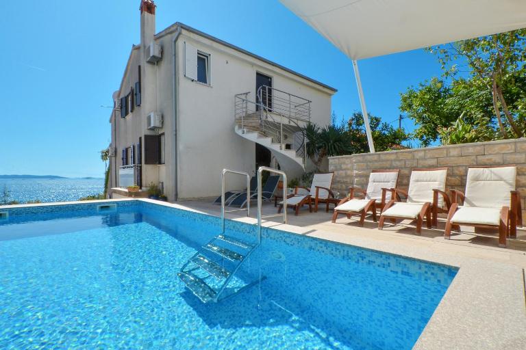 Seaside apartments with a swimming pool Seget Vranjica, Trogir - 4284 - Ferienwohnung Seget Donji