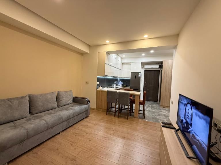 ''The View Apartment ''- CITY CENTER Chic 1 Bedroom, Stunning Balcony View - Ferienwohnung Jerewan