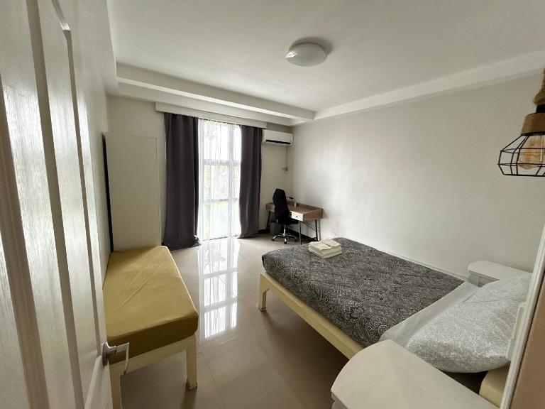 Kuya and Kambal's 1 BR 1 Bath Apartment - B&B Manila