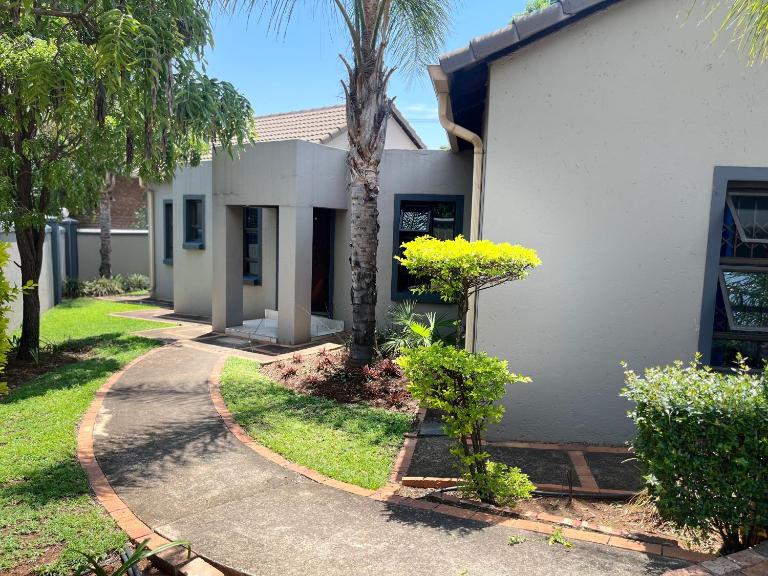 Crown Guesthouse Meyerspark - Bed and Breakfast Pretoria