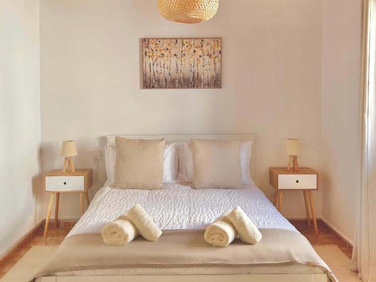 Charming 1-BR Stay Near City Centre, Marina and Beaches - Perfect for Couples, Business or Solo Travellers - Ferienwohnung Limassol