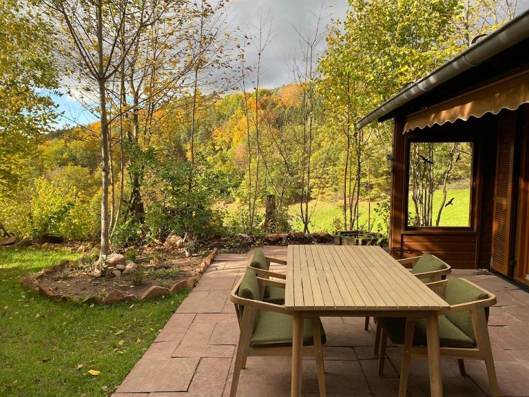 Ruhige Hütte mit toller Aussicht - B&B Dammbach