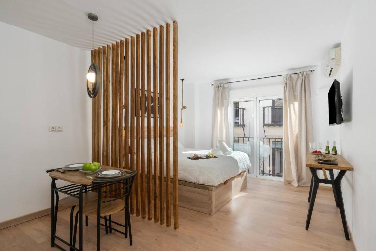 Home4U - New - Cathedral - Gran Vía - B&B Granada