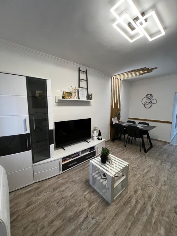 Renapartman Luxory Ingyenes parkolás Free parking - B&B Pécs