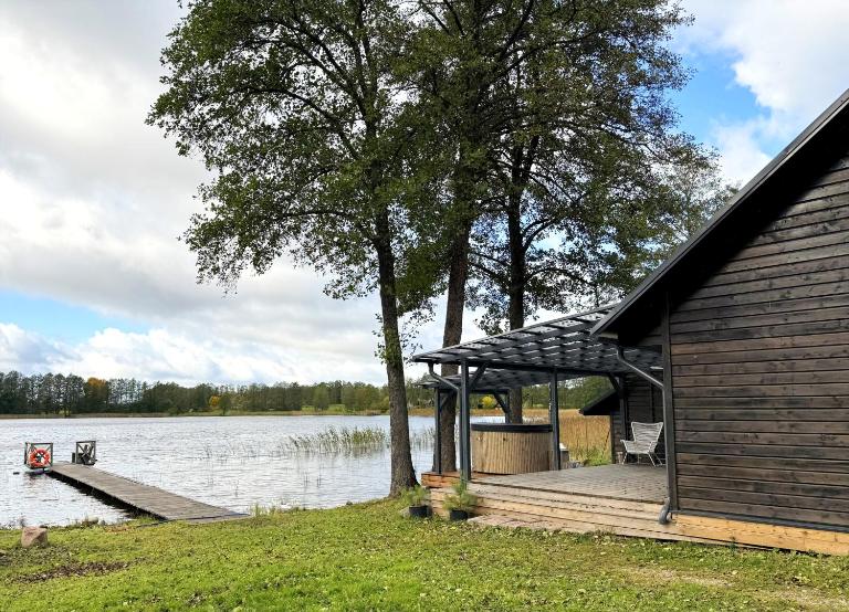 Peaceful lake retreat with sauna - Bed and Breakfast Maldžiūnai