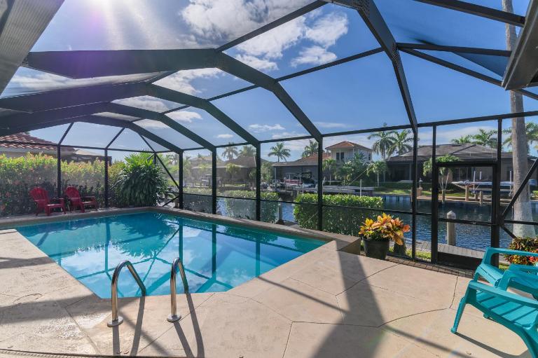 Pirates Cove Marco Island, saltwater pool, bikes, water sports, paddle boards included! - B&B Marco Island