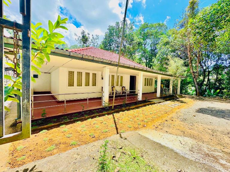 White Cozy Family Bungalow - B&B Badulla