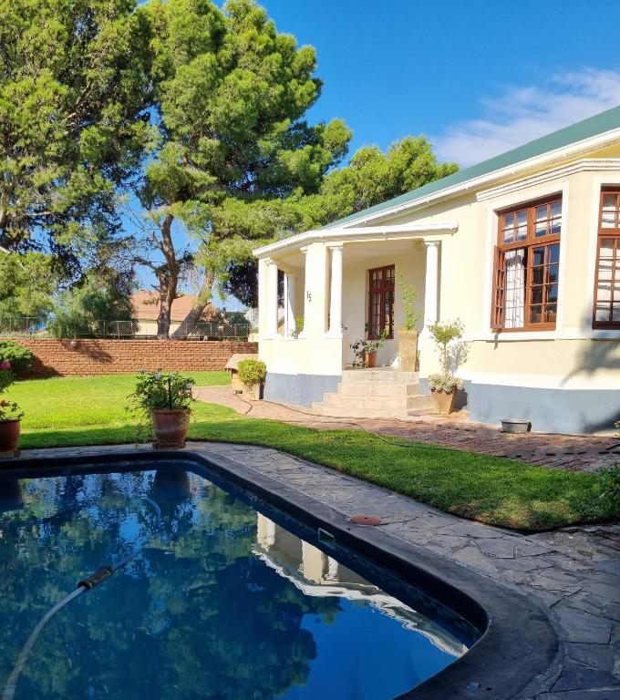 Serene Haven Guest House - Bed and Breakfast Victoria West