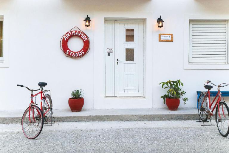Antisamos Studios - B&B Sami