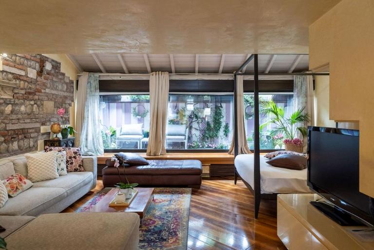 SWEETHOME DOMUS 250mq nel centro di Verona con vista sul Teatro Romano - B&B Verona