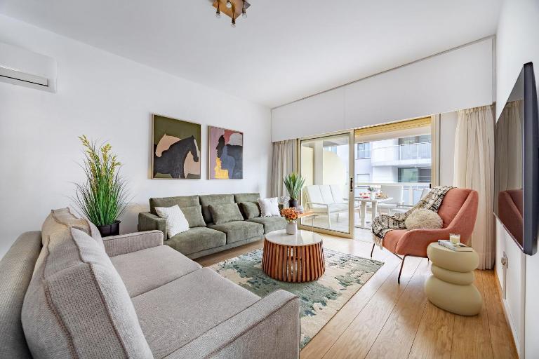 Lena Court - Spacious 3bdr, City Views - Chambres d'hôtes Limassol
