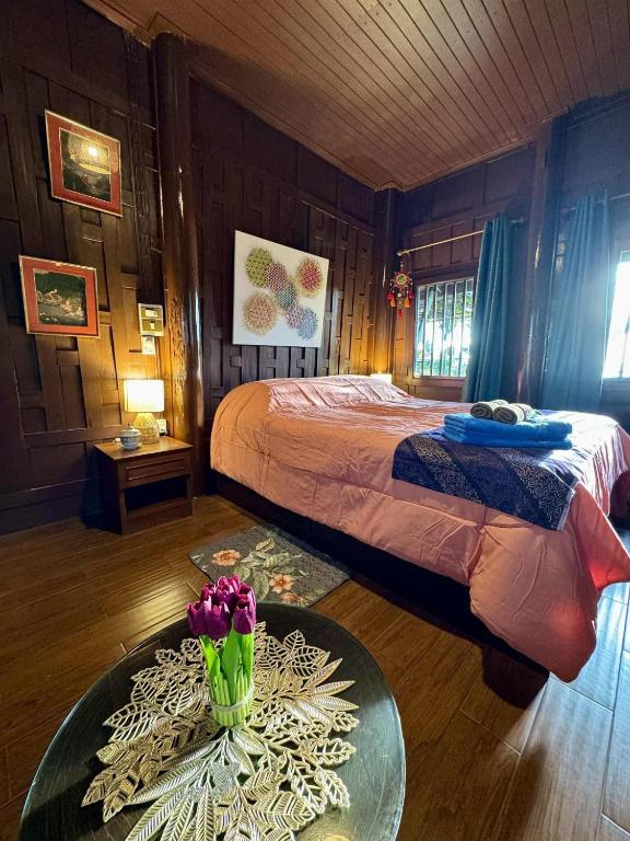 Thai Classic House Rimtalay - Bed and Breakfast Ban Rong Po