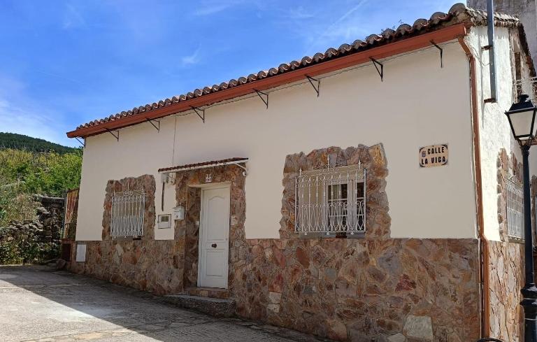 Casa de piedra en el Valle de Lozoya - B&B Canencia