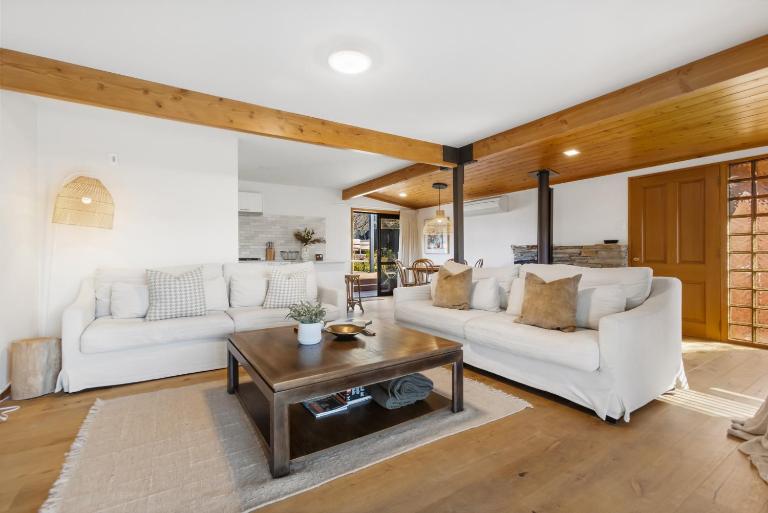 4BR Wanaka Home - Walk to That Wanaka Tree & Lake - B&B Wanaka