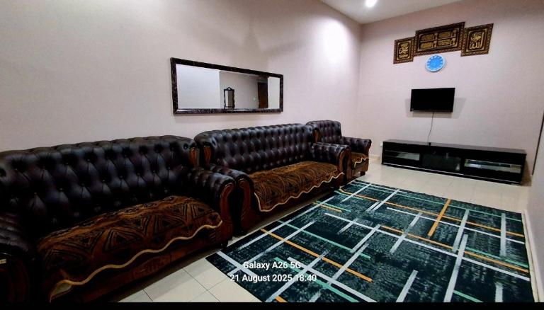 Homestay Kuala Berang Solehah Full Aircond Wifi & Netflix - B&B Kuala Berang