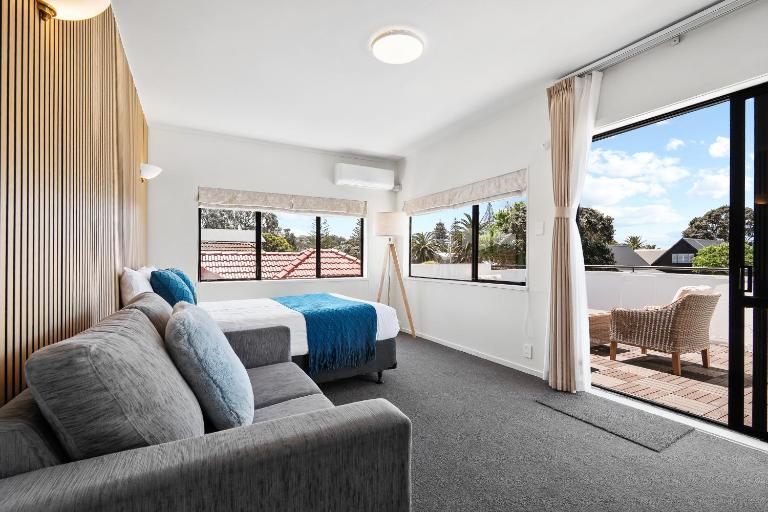 Summer Inn Motel - Newly Renovated - Bed and Breakfast Orewa