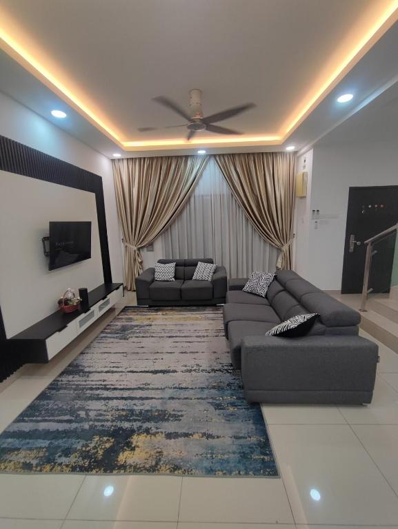 Masmia Homestay KLIA, Massage Chair,5 Aircond, Wifi, Netflix, Prime Video - B&B Sepang