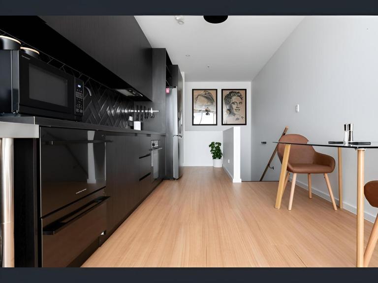 Launceston CBD Luxury Apartment Walk Everywhere - Self Check-in - Bed and Breakfast Launceston