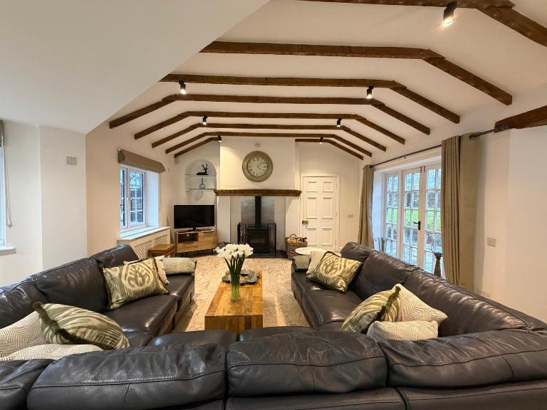 Courtyard Cottage at Pudleston Court - B&B Docklow