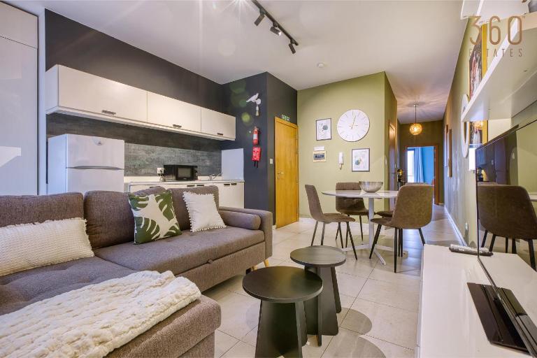 Stylish 1BR home in the Heart of It All, Paceville by 360 Estates - B&B St. Julian's