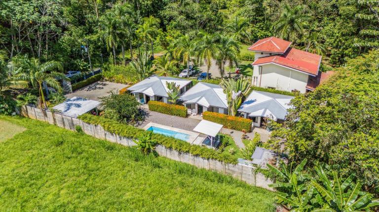 Tropical 3 Cozy Cabins with Pool in Central Uvita - B&B Uvita