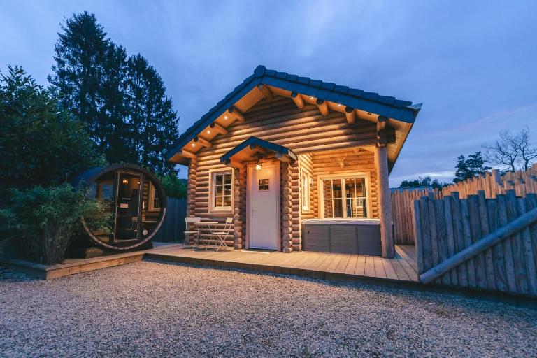 Cosy Cottage w/ Jacuzzi in Amazing Region - Bed and Breakfast Aywaille