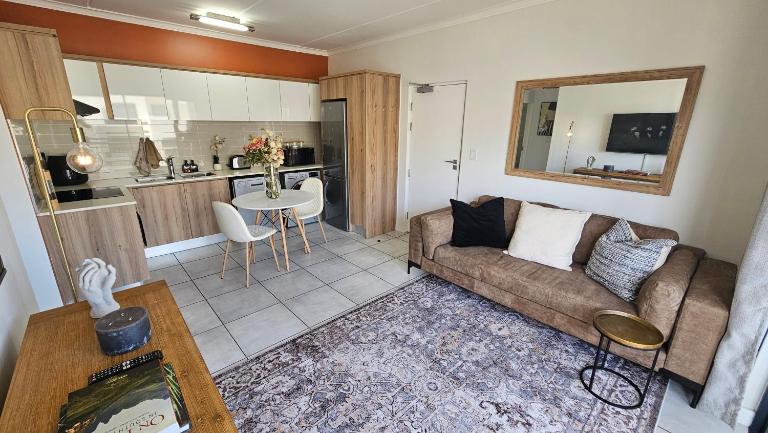 Luxury Apartment in Somerset West - Bed and Breakfast Strand