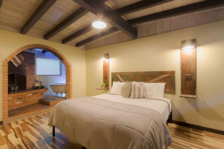 Cabin 10 with Shared Patio - Bed and Breakfast Sedona