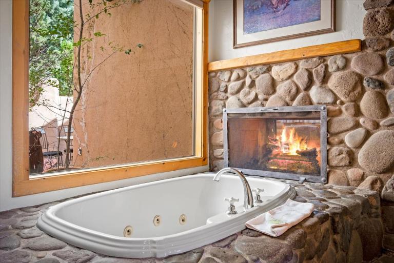 Adobe Village Villa with Private Patio- Wilderness - B&B Sedona