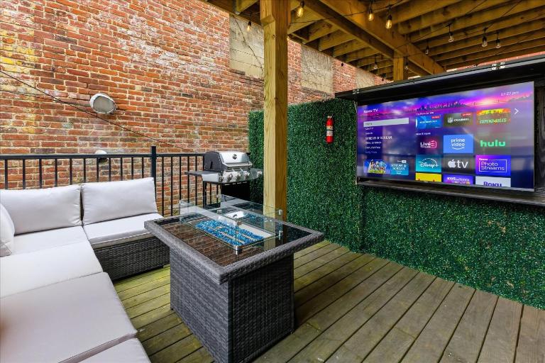 Mass Ave Retreat with Big Patio and Free Parking - B&B Indianapolis