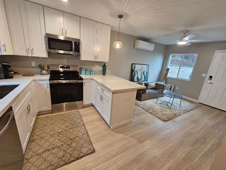 Beautiful new construction 1br with full size appliances centrally located - Ferienwohnung La Mesa