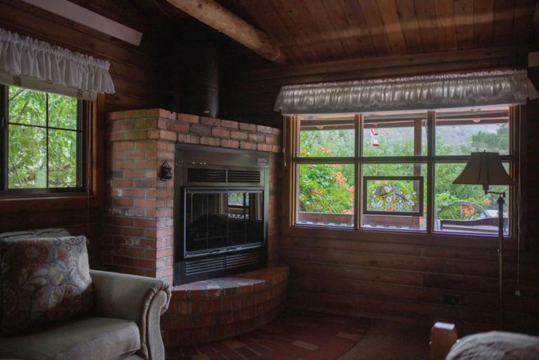 HONEYSUCKLE - Rustic cabin for 2 in Oak Creek Canyon - Bed and Breakfast Sedona